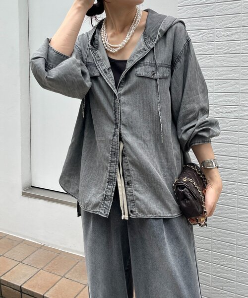 DouDou(ドゥドゥ)の「シアーデニムフーディーシャツ(シャツ/ブラウス・レディース・ブラック/ブルー・FREE)」の9枚目の写真