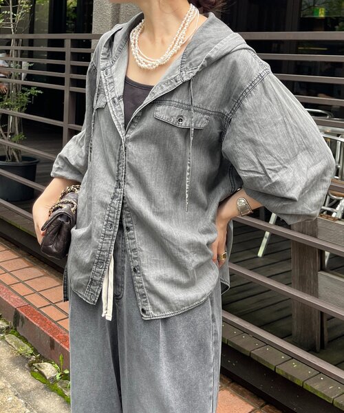 DouDou(ドゥドゥ)の「シアーデニムフーディーシャツ(シャツ/ブラウス・レディース・ブラック/ブルー・FREE)」の11枚目の写真