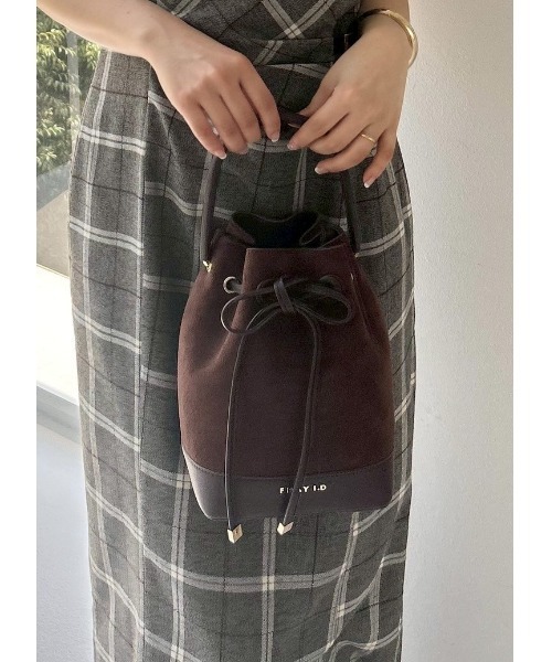 FRAY I.D（フレイアイディー）の「スエードリボンバッグ（ショルダーバッグ・レディース・ブラウン・F）」の3枚目の写真