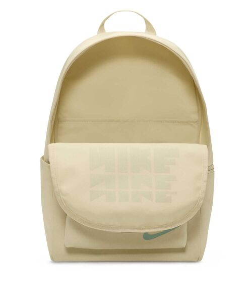 NIKE(ナイキ)の「ナイキ ヘリテージ バックパック (25L) / Nike Heritage Backpack (25L) HV6614-229 Light Khaki(バックパック/リュック・メンズ・ブラウン系その他2・ONE SIZE)」の5枚目の写真
