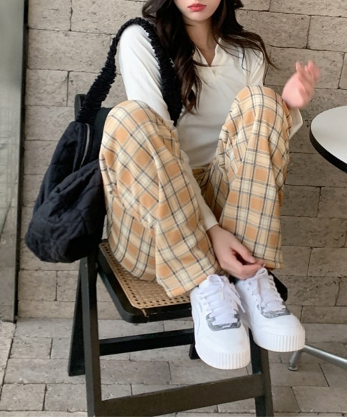 SEU(エスイーユー)の「レディース チェック柄ツイルストレートワイドパンツ 裏ボア起毛パンツ オフィスカジュアル きれいめカジュアル 韓国(その他パンツ・レディース・ブラック/ホワイト/ブラウン/ベージュ/チャコール/グリーン・フリー)」の2枚目の写真