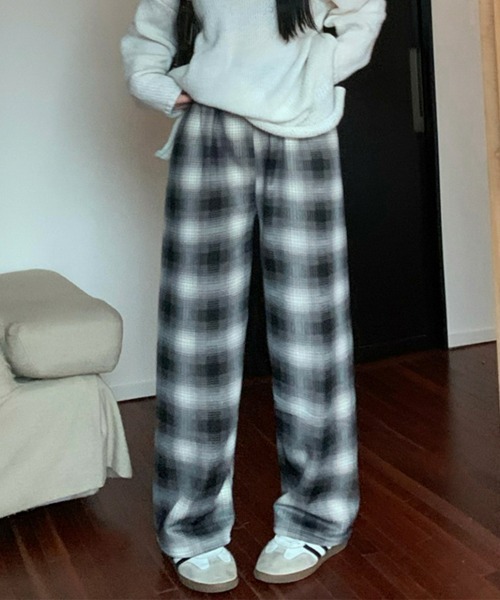 SEU(エスイーユー)の「レディース チェック柄ツイルストレートワイドパンツ 裏ボア起毛パンツ オフィスカジュアル きれいめカジュアル 韓国(その他パンツ・レディース・ブラック/ホワイト/ブラウン/ベージュ/チャコール/グリーン・フリー)」の5枚目の写真