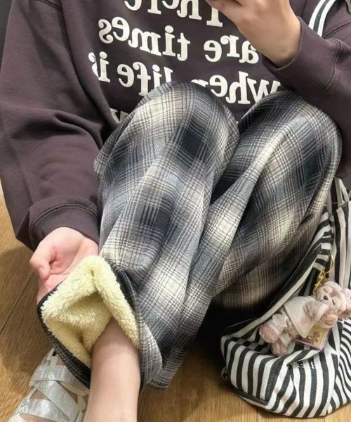 SEU(エスイーユー)の「レディース チェック柄ツイルストレートワイドパンツ 裏ボア起毛パンツ オフィスカジュアル きれいめカジュアル 韓国(その他パンツ・レディース・ブラック/ホワイト/ブラウン/ベージュ/チャコール/グリーン・フリー)」の7枚目の写真