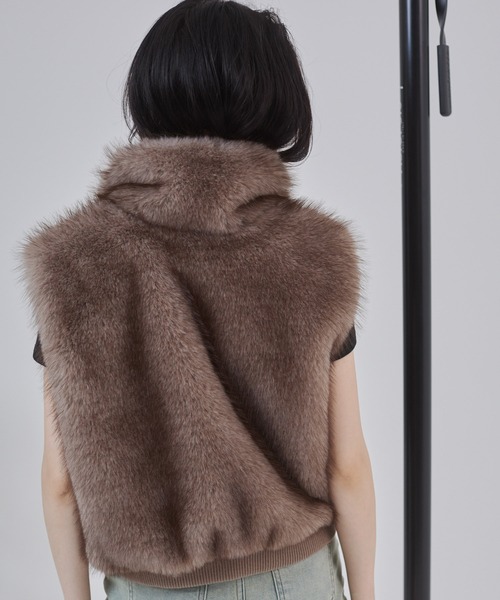 ENVYM(アンビー)の「ショート丈ダブルジップファーベスト(ベスト・レディース・グレー/ベージュ・FREE)」の7枚目の写真