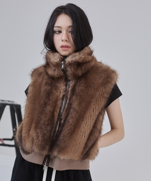 ENVYM(アンビー)の「ショート丈ダブルジップファーベスト(ベスト・レディース・グレー/ベージュ・FREE)」の17枚目の写真