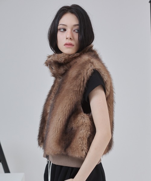 ENVYM(アンビー)の「ショート丈ダブルジップファーベスト(ベスト・レディース・グレー/ベージュ・FREE)」の18枚目の写真