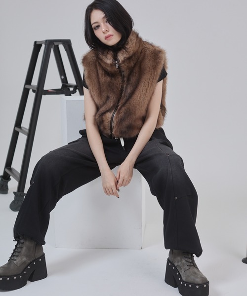 ENVYM(アンビー)の「ショート丈ダブルジップファーベスト(ベスト・レディース・グレー/ベージュ・FREE)」の20枚目の写真