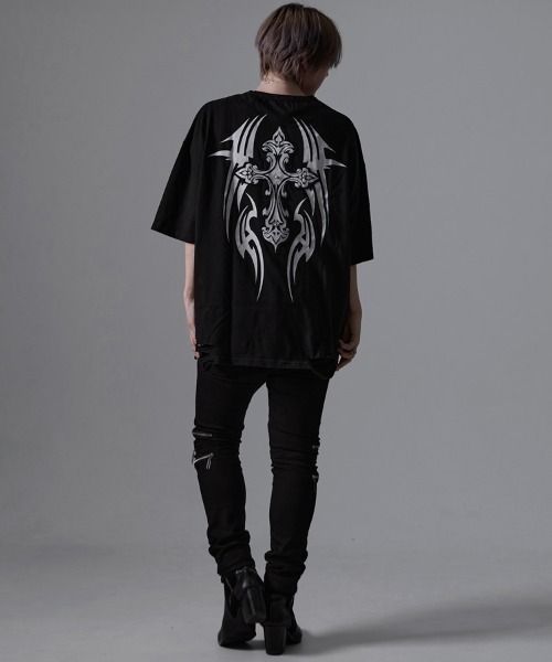 SILVER BULLET(シルバーバレット)の「『PSYCHO NATION/サイコネーション』トライバルスタッズクロスTEE(Tシャツ/カットソー・メンズ・ブラック/グレー・L/M)」の5枚目の写真