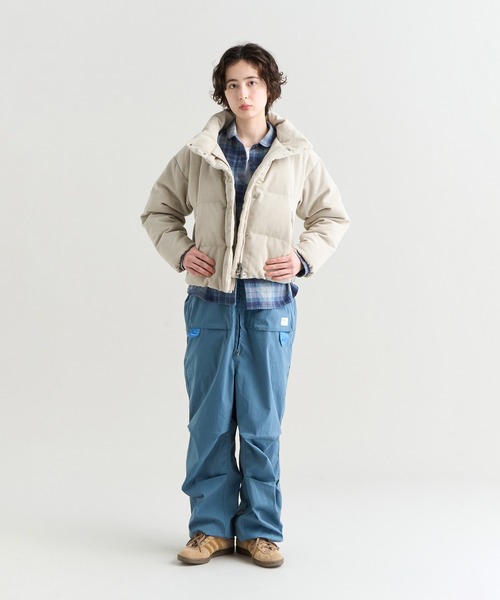 NANGA（ナンガ）の「CORDUROY SHORT DOWN JACKET W/コーデュロイショートダウンジャケット (ウィメンズ)（ダウンジャケット/コート・レディース・ブラック/アイボリー/キャメル/カーキ・L/S/M）」の9枚目の写真