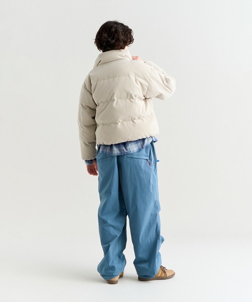NANGA（ナンガ）の「CORDUROY SHORT DOWN JACKET W/コーデュロイショートダウンジャケット (ウィメンズ)（ダウンジャケット/コート・レディース・ブラック/アイボリー/キャメル/カーキ・L/S/M）」の11枚目の写真