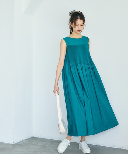 12Twelve Agenda(トゥエルブ アジェンダ)の「シアー消しプリーツワンピース(ワンピース・レディース・ブラウン/グリーン/ブラック・M)」の4枚目の写真