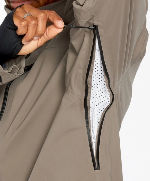 VOLCOM(ボルコム)の「【VOLCOM/ボルコム】 Mens Guch Stretch Gore Jacket /ゴアテックスストレッチスキースノーボードジャケット(その他アウター・メンズ・ベージュ系その他・MEDIUM/LARGE/X-LARGE)」の6枚目の写真