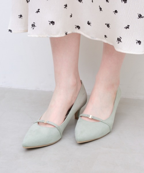 Launa lea(ラウナレア)の「【26春夏】5cmヒールミニゴールドモチーフパンプス(0610)(パンプス・レディース・ブラック/グレー系その他/ネイビー/レッド/ライトベージュ/ミント/ブルー系その他・22.0cm/22.5cm/23.0cm/23.5cm/24.0cm/24.5cm/25.0cm/21.5cm/25.5cm)」の1枚目の写真