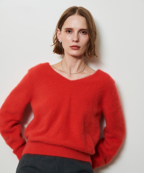 allureville(アルアバイル)の「カシミヤブレンドファー加工Vプルオーバー(ニット/セーター・レディース・オフホワイト/グレー系その他/モカ/オレンジ・2)」の4枚目の写真