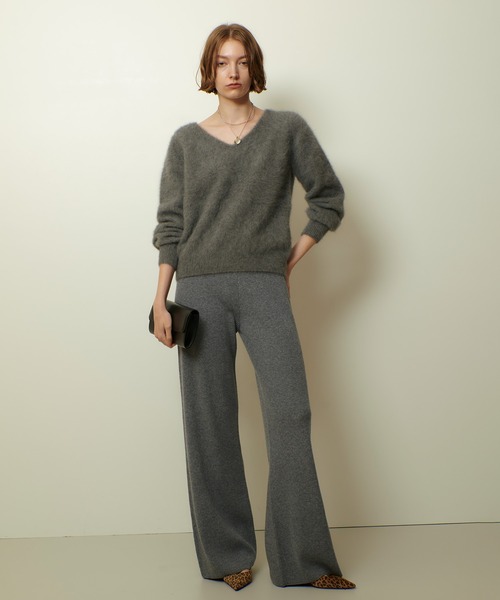 allureville(アルアバイル)の「カシミヤブレンドファー加工Vプルオーバー(ニット/セーター・レディース・オフホワイト/グレー系その他/モカ/オレンジ・2)」の18枚目の写真