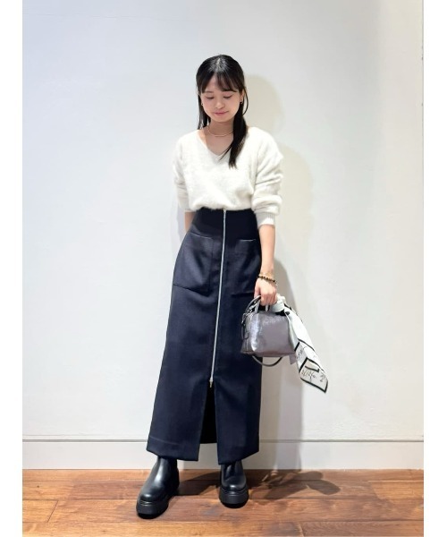 allureville(アルアバイル)の「カシミヤブレンドファー加工Vプルオーバー(ニット/セーター・レディース・オフホワイト/グレー系その他/モカ/オレンジ・2)」の20枚目の写真