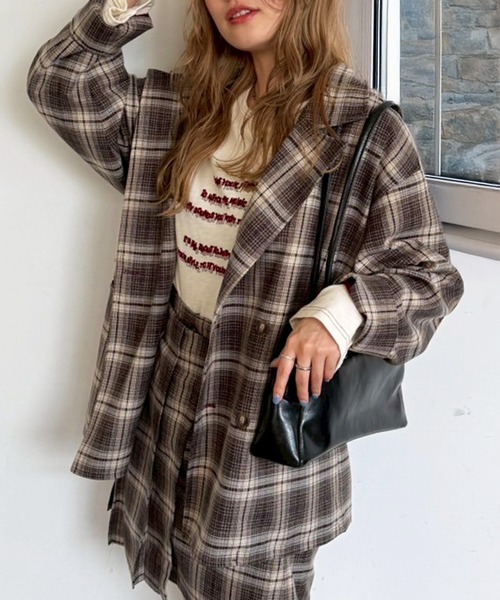 DOUBLE NAME(ダブルネーム)の「後ろボタンゆるダブルジャケット(テーラードジャケット・レディース・パープル系その他/ベージュ系その他/ブラック・FREE)」の3枚目の写真