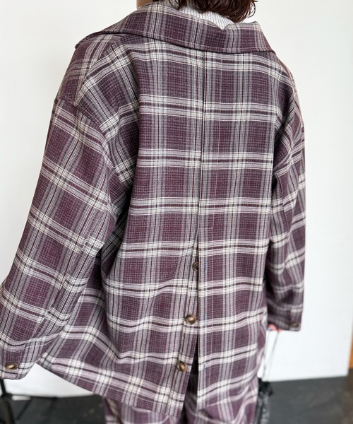 DOUBLE NAME(ダブルネーム)の「後ろボタンゆるダブルジャケット(テーラードジャケット・レディース・パープル系その他/ベージュ系その他/ブラック・FREE)」の4枚目の写真