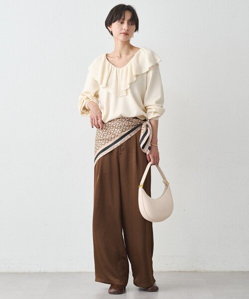 LOUNGEDRESS（ラウンジドレス）の「フリルカラーニット（ニット/セーター・レディース・ブラック/アイボリー/グレー・FREE）」の5枚目の写真