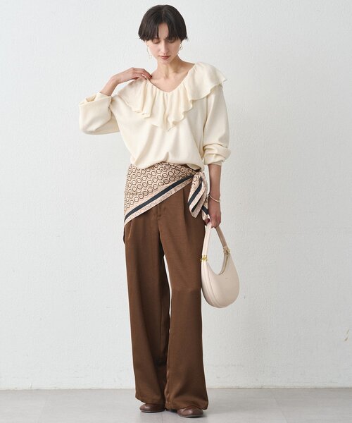 LOUNGEDRESS（ラウンジドレス）の「フリルカラーニット（ニット/セーター・レディース・ブラック/アイボリー/グレー・FREE）」の6枚目の写真