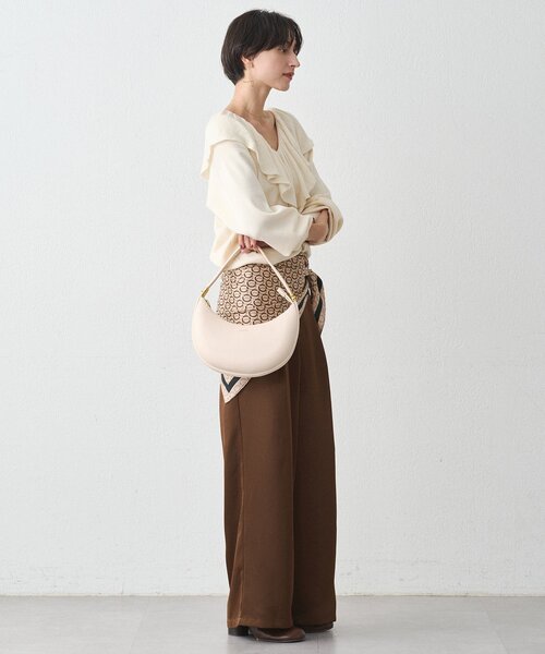 LOUNGEDRESS（ラウンジドレス）の「フリルカラーニット（ニット/セーター・レディース・ブラック/アイボリー/グレー・FREE）」の9枚目の写真