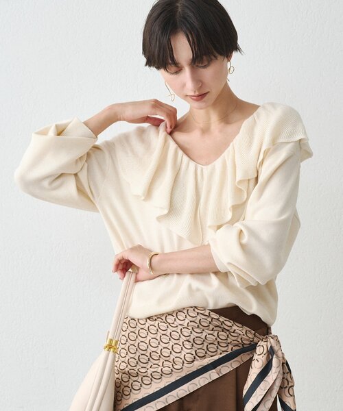 LOUNGEDRESS（ラウンジドレス）の「フリルカラーニット（ニット/セーター・レディース・ブラック/アイボリー/グレー・FREE）」の11枚目の写真