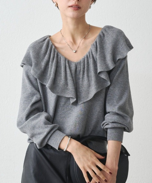 LOUNGEDRESS（ラウンジドレス）の「フリルカラーニット（ニット/セーター・レディース・ブラック/アイボリー/グレー・FREE）」の4枚目の写真
