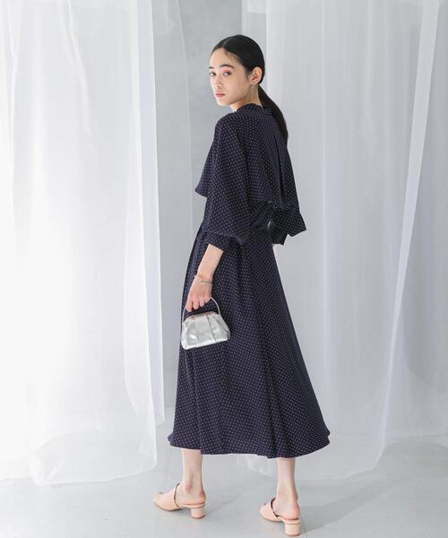 URBAN RESEARCH ROSSO WOMEN(アーバンリサーチ ロッソ)の「『WEB限定』ドットプリントケープワンピース(ワンピース・レディース・ネイビー/ブラック・FREE)」の6枚目の写真