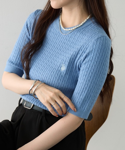 U.S. POLO ASSN.(ユーエスポロアッスン)の「【U.S. POLO ASSN.】ワンポイント刺繍 クルーネックケーブル半袖ニット(ニット/セーター・レディース・ブラック×ホワイト/ピンク/サックスブルー/ホワイト×ネイビー/イエロー/オフホワイト・M/L)」の4枚目の写真