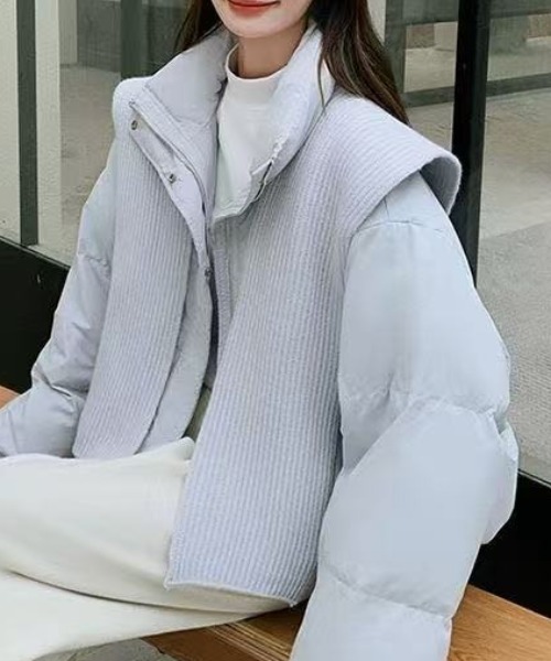 Achic（アシック）の「マフラー付き中綿ジャケット（ブルゾン・レディース・ホワイト/ブラック/ブルー・M）」の13枚目の写真