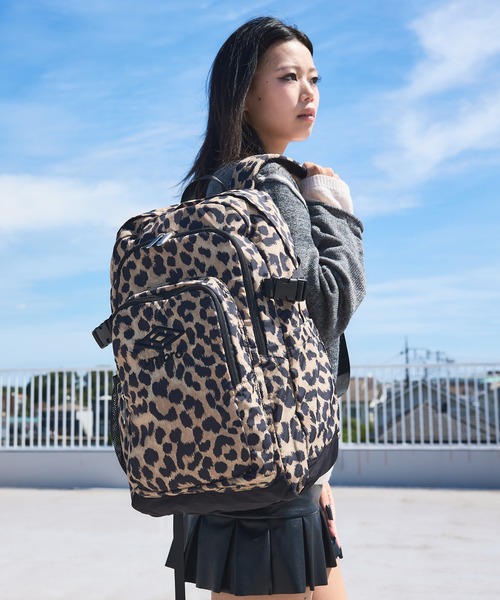 UMBRO(アンブロ)の「【umbro/アンブロ】刺繍ソフトバックパック(約25L)軽量 PC/A4対応(バックパック/リュック・メンズ・レオパード/カモフラージュ/ブラック・FREE)」の3枚目の写真