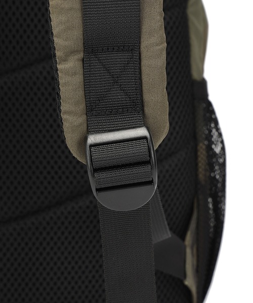 UMBRO(アンブロ)の「【umbro/アンブロ】刺繍ソフトバックパック(約25L)軽量 PC/A4対応(バックパック/リュック・メンズ・レオパード/カモフラージュ/ブラック・FREE)」の9枚目の写真