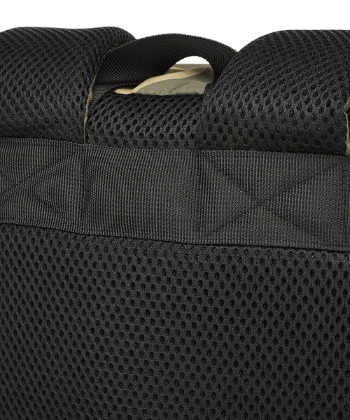 UMBRO(アンブロ)の「【umbro/アンブロ】刺繍ソフトバックパック(約25L)軽量 PC/A4対応(バックパック/リュック・メンズ・レオパード/カモフラージュ/ブラック・FREE)」の7枚目の写真