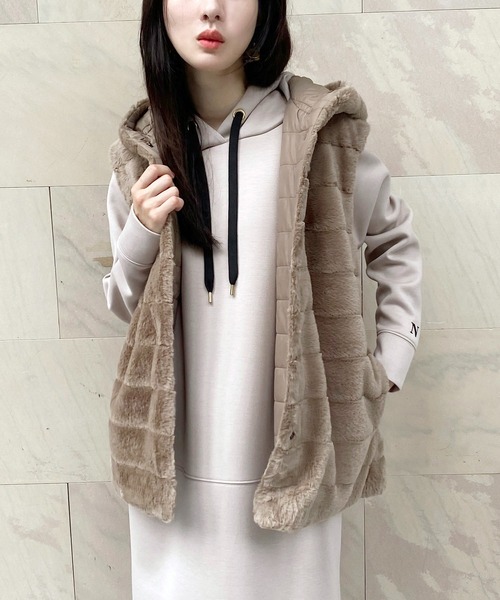 NICOLE white（ニコルホワイト）の「リバーシブルファーベスト（ベスト・レディース・グレー/ブラウン/ベージュ/ブラック・FREE）」の4枚目の写真