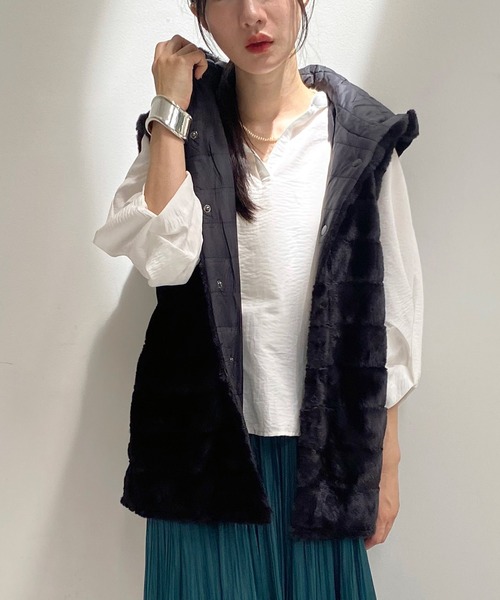 NICOLE white（ニコルホワイト）の「リバーシブルファーベスト（ベスト・レディース・グレー/ブラウン/ベージュ/ブラック・FREE）」の2枚目の写真