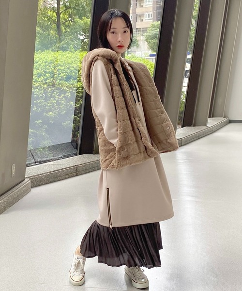 NICOLE white（ニコルホワイト）の「リバーシブルファーベスト（ベスト