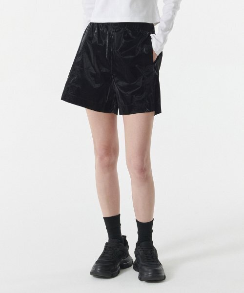 MUSINSA STANDARD WOMAN（ムシンサスタンダードウーマン）の「ウィメンズシャイニーバンディングショーツ[ブラック]（その他パンツ・レディース・その他・30/24/26/28）」の2枚目の写真