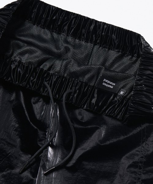 MUSINSA STANDARD WOMAN（ムシンサスタンダードウーマン）の「ウィメンズシャイニーバンディングショーツ[ブラック]（その他パンツ・レディース・その他・30/24/26/28）」の6枚目の写真