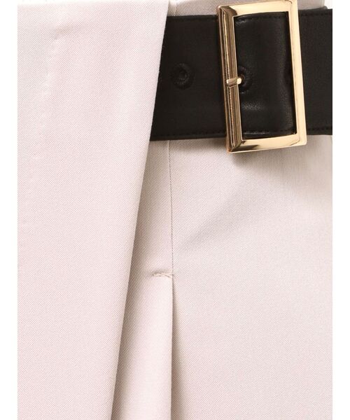 TONAL(トーナル)の「アシメベルトタックスカート(スカート・レディース・ベージュ/ブラウン/グレー・SMALL/MEDIUM)」の8枚目の写真