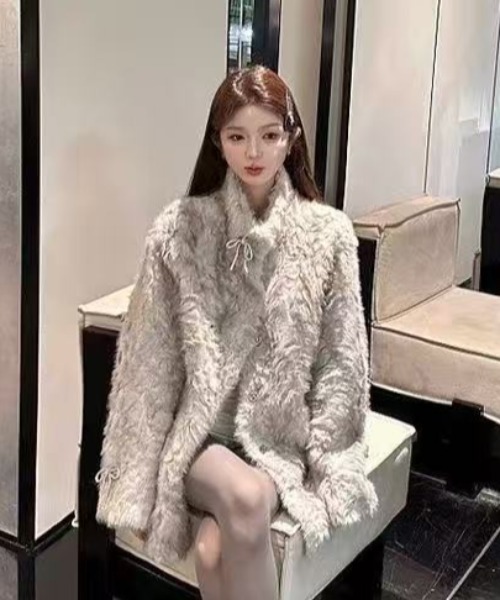 セール】【秋冬新作】リボンピン付きファーコート／ふわもこレディ