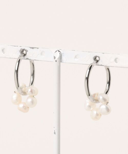 Peony(ピオニー)の「【Peony/ピオニー】/2way 淡水パール フープピアス(ピアス(両耳用)・レディース・ゴールド/シルバー・FREE)」の9枚目の写真