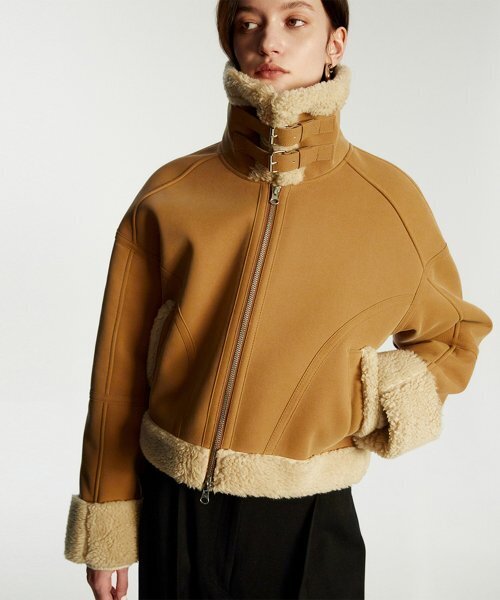 LIE MEQUE(リメーク)の「ワイドカラーシアリングジャケットベージュ(ムートンコート・レディース・Beige・OS)」の3枚目の写真