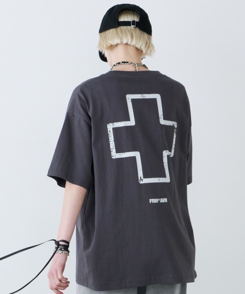 AIVER（アイバー）の「AIVER　MED CROSS S/S TEE（Tシャツ/カットソー・メンズ・チャコールグレー/ブラック・LARGE/MEDIUM/SMALL）」の2枚目の写真