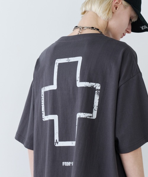 AIVER（アイバー）の「AIVER　MED CROSS S/S TEE（Tシャツ/カットソー・メンズ・チャコールグレー/ブラック・LARGE/MEDIUM/SMALL）」の6枚目の写真