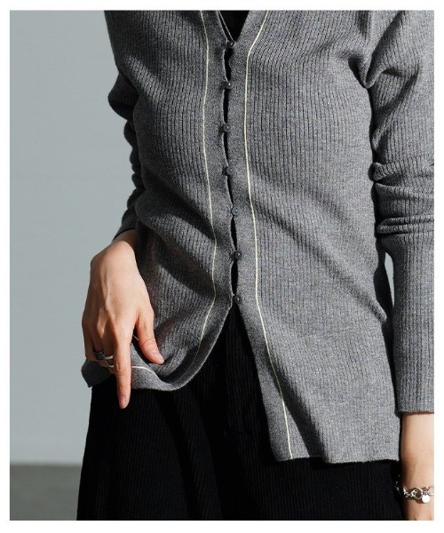 Sawa a la mode（サワアラモード）の「配色ラインリブニットポロカーディガン（カーディガン/ボレロ・レディース・オフホワイト/チャコールグレー・FREE）」の12枚目の写真