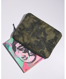 yoshiokubo（ヨシオクボ）の「yoshiokubo ヨシオクボ / FEATHER CASE L フェザーキルティングケース / YEF25903（PC・タブレットケース）」