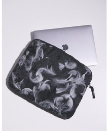 yoshiokubo（ヨシオクボ）の「yoshiokubo ヨシオクボ / FEATHER CASE L フェザーキルティングケース / YEF25903（PC・タブレットケース）」