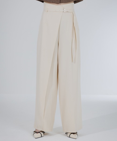 SENEE（セニー）の「wrap tuck high waist pants（ラップタックハイウエストパンツ）（スラックス・レディース・アイボリー/ブラック・MEDIUM/SMALL）」の2枚目の写真