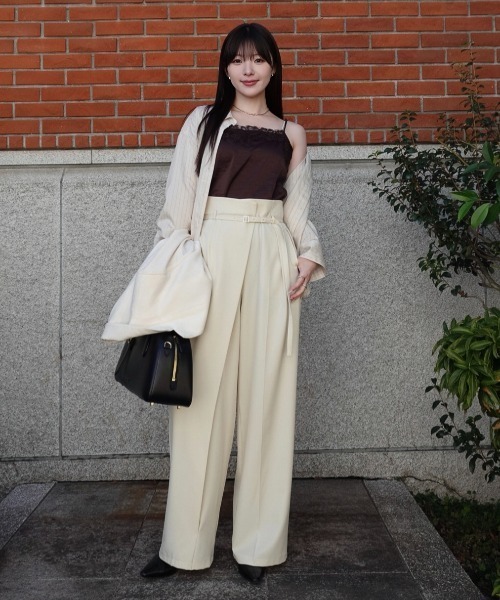 SENEE（セニー）の「wrap tuck high waist pants（ラップタックハイウエストパンツ）（スラックス・レディース・アイボリー/ブラック・MEDIUM/SMALL）」の14枚目の写真