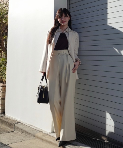 SENEE（セニー）の「wrap tuck high waist pants（ラップタックハイウエストパンツ）（スラックス・レディース・アイボリー/ブラック・MEDIUM/SMALL）」の5枚目の写真